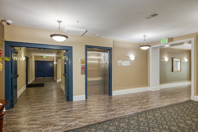 Building Photo - 400 Symphony Cir
