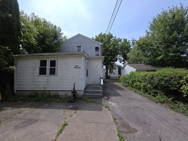 Building Photo - 1815 Willow Ave