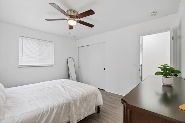 Building Photo - 1545 Reale Ave