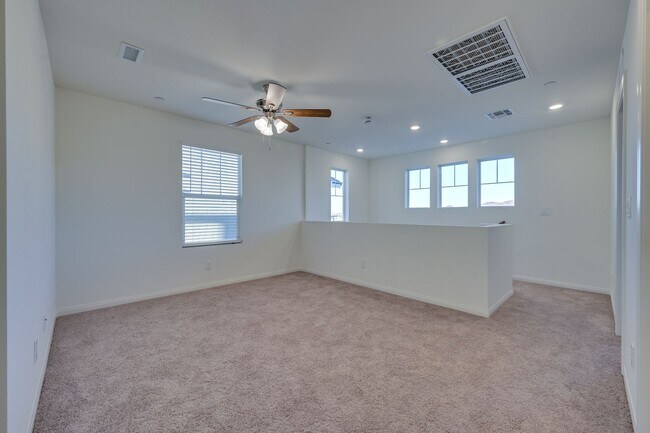 Building Photo - New House!!! Inspirada!!! Across from future Community Pool/Park!!! Tankless water heater!!