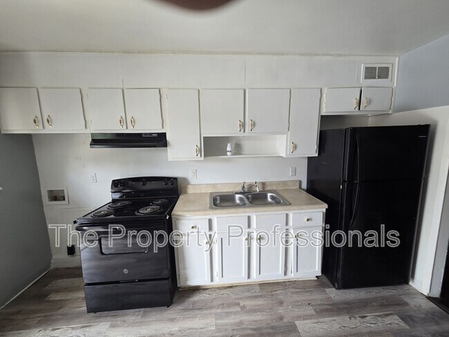 Building Photo - 7750 Rugby Ave