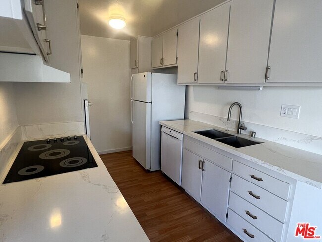 Building Photo - 6000 Canterbury Dr