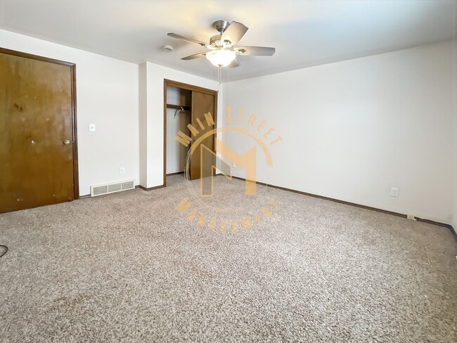 Building Photo - 1433 Baumgart Rd