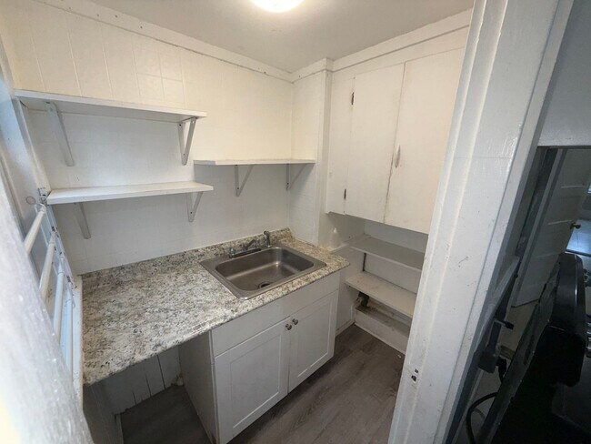 Building Photo - 141 Franklin St