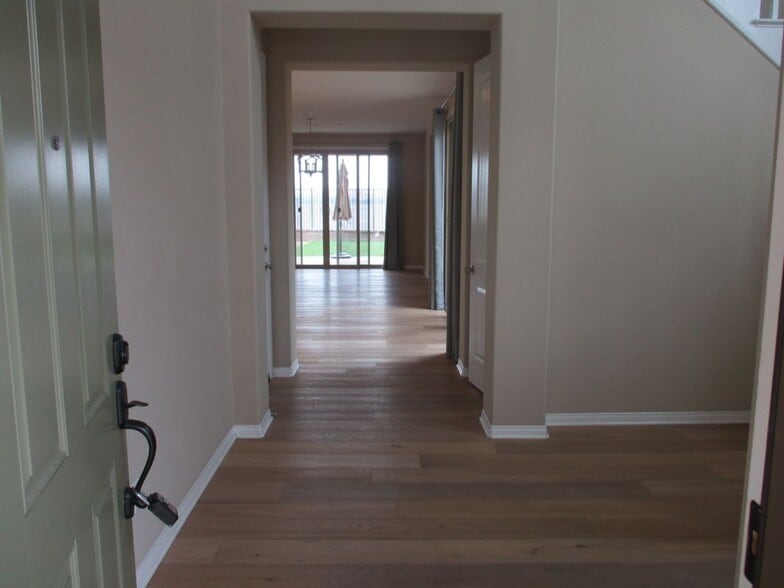 Building Photo - 12 Farra