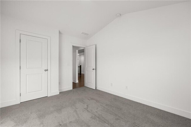 Building Photo - 124 Auburn Wds Dr