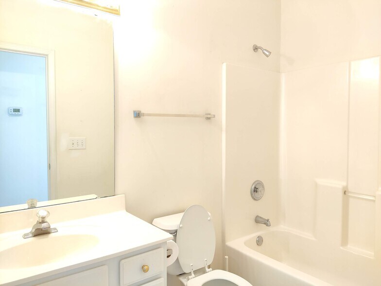 Building Photo - 529 Foxglove Ct
