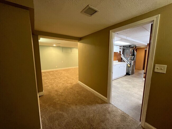 Building Photo - Amazing NE Portland 4Bd + 3Ba ~ House Sola...