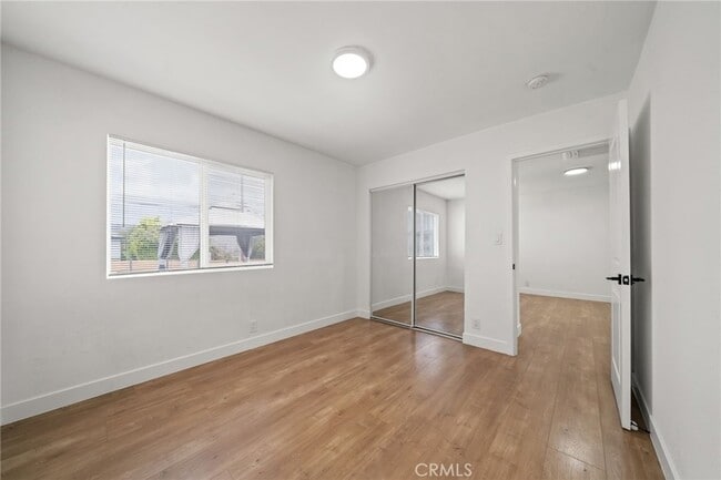 Building Photo - 961 W 21st St