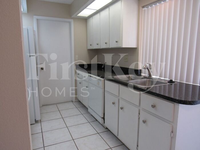 Building Photo - 4075 Dotham St