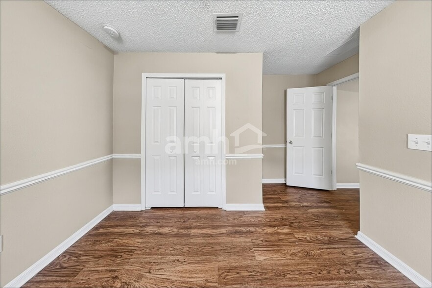 Building Photo - 11808 Lynmoor Dr