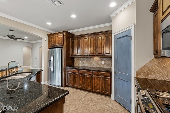 Building Photo - Beautiful 3 bedrooms 2 bathrooms In South ...
