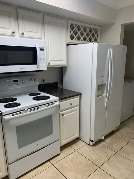 Building Photo - 805 Boardwalk Dr