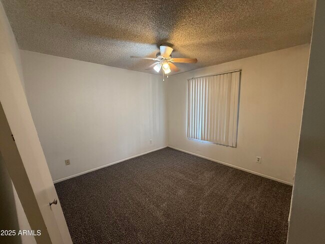 Building Photo - 2105 E Colgate Dr
