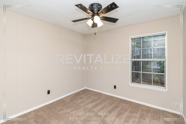 Building Photo - 3 Bedroom Bungalow in Mobile