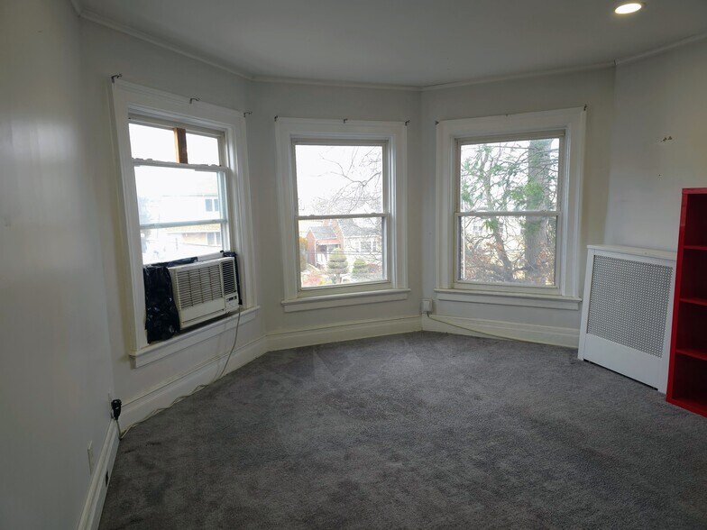 Building Photo - 19 Rossmore Pl