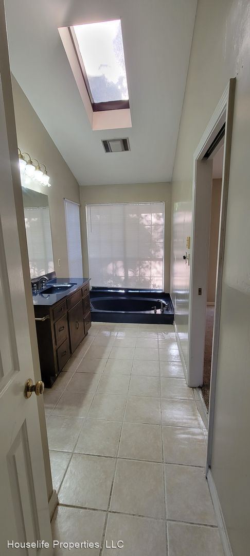 Building Photo - 3 br, 2 bath House - 3358 Eastwood Dr