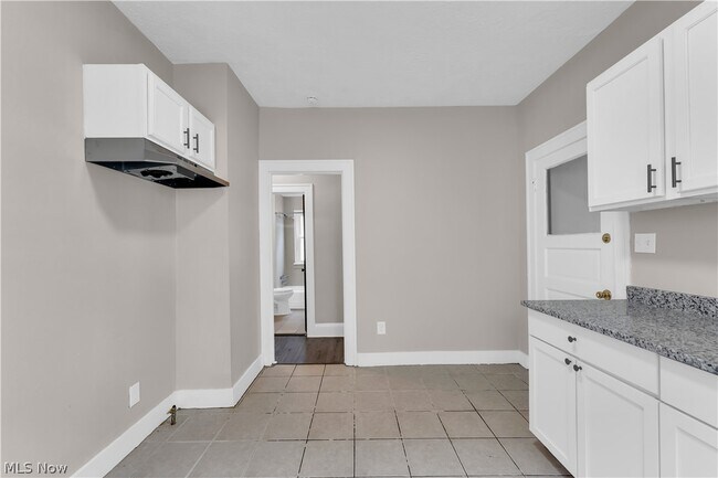 Building Photo - 10106 Greenview Ave