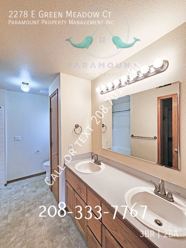 Building Photo - Waiting to welcome you home 3 bedroom Meri...