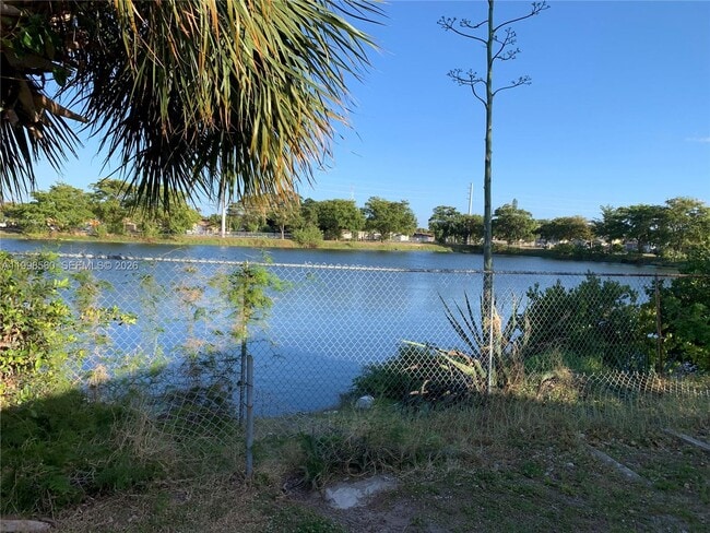 Building Photo - 1710 NW 5th Ave