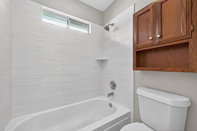 Building Photo - 2710 Double Lake Dr