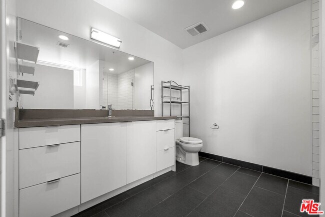 Building Photo - 1215 S Bedford St