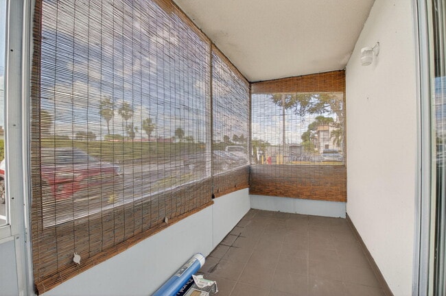 Building Photo - 51 Flanders B