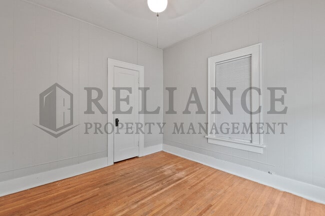 Building Photo - 719 S Glenn St