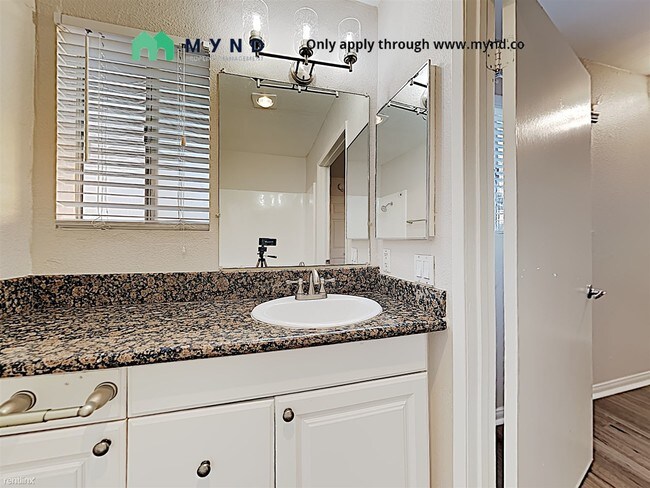 Building Photo - 1 br, 1 bath  - 2411 Adams Ave 21
