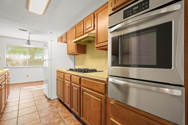 Building Photo - 12701 Europa Ln