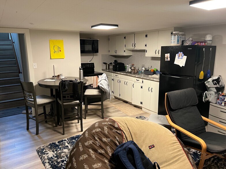 Building Photo - 2120 S Norton Ave