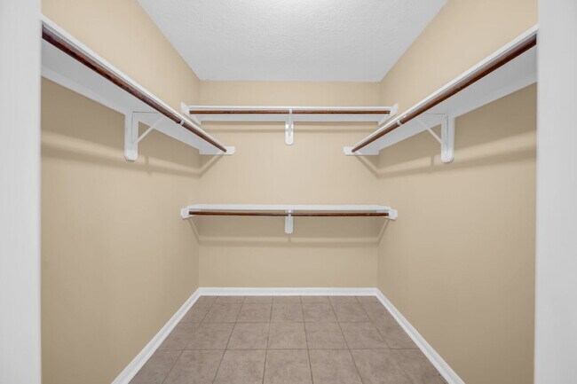 Building Photo - Charming single story 3-bedroom, 2-bath home nestled in a quiet, well-established neighborhood in...