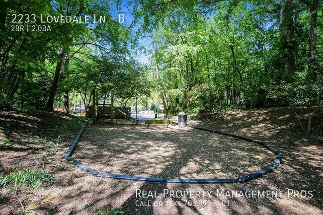 Building Photo - 2233 Lovedale Ln
