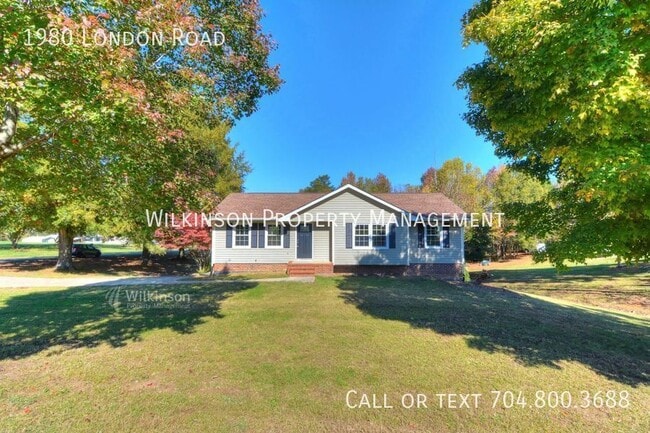 Building Photo - 3 Bedrooms, 2 Baths Ranch In Mooresville Q...