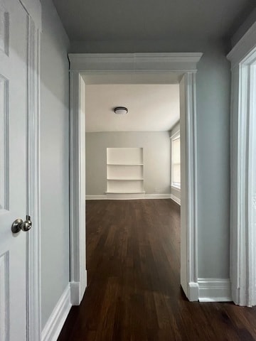 Building Photo - 916 W 68th St