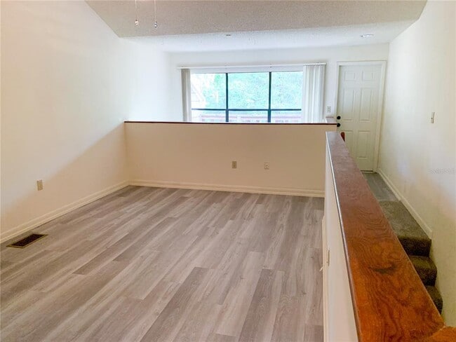 Building Photo - 6722 SW 42nd Pl