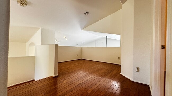 Building Photo - Eastside (Broadway and Houghton) 4 bedroom...