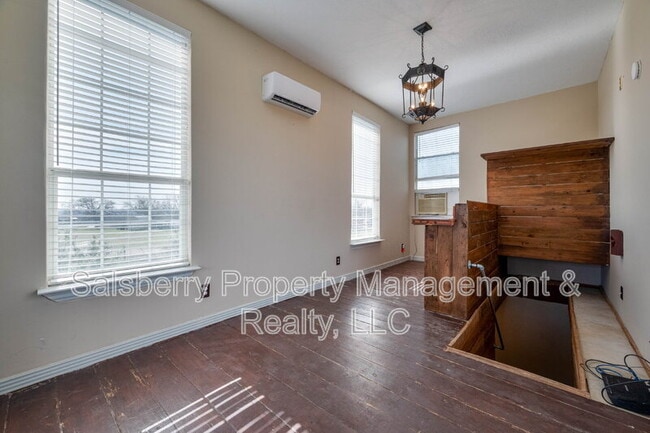 Building Photo - 7584 Ben Day Murrin Rd
