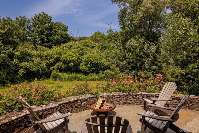 Building Photo - 243 Morton Rd