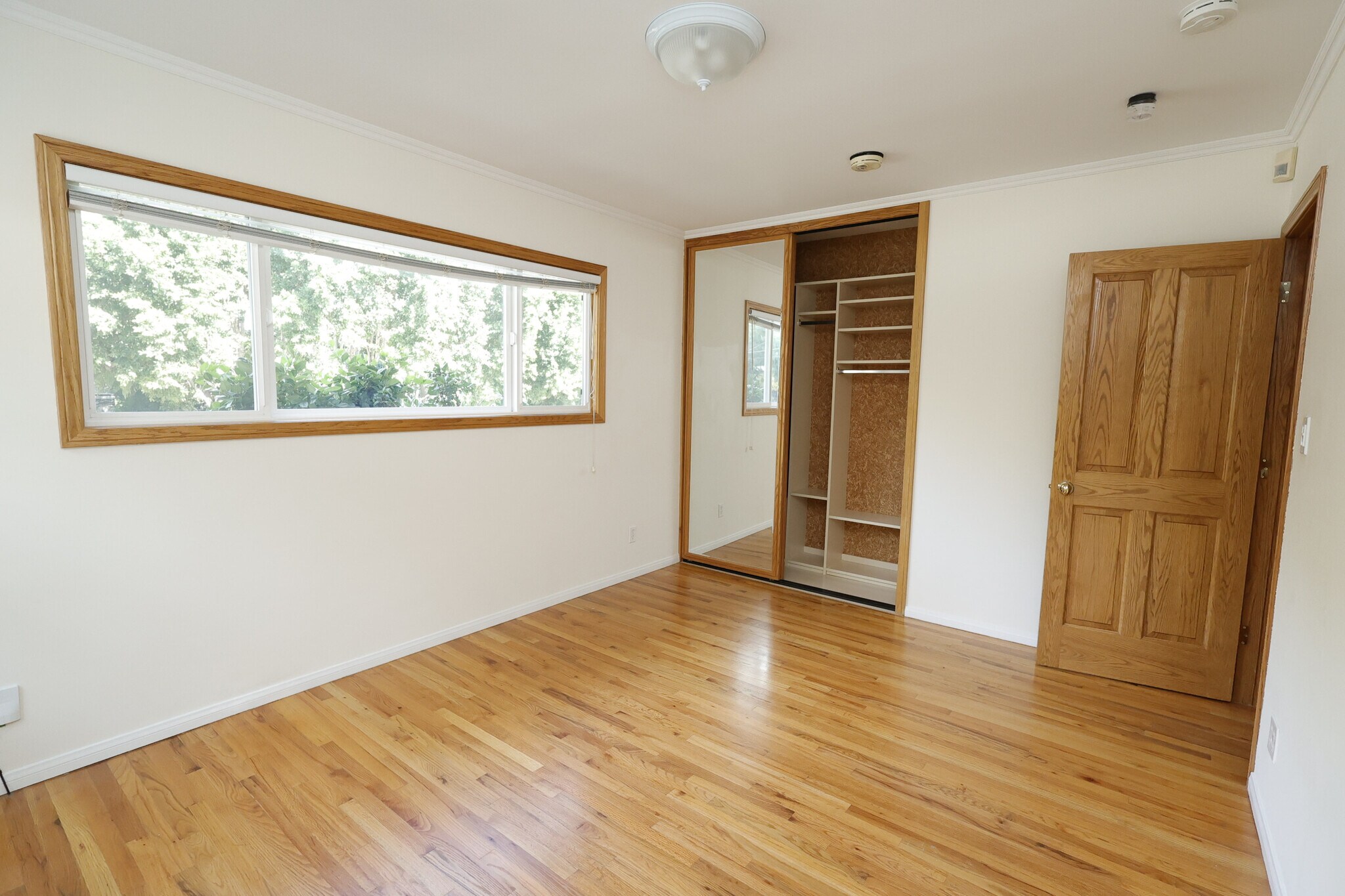third bedroom similar features to second bedroom - 4831 Canoga Ave