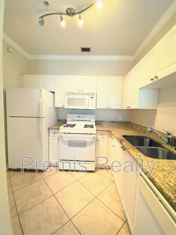 Building Photo - 2705 Via Murano