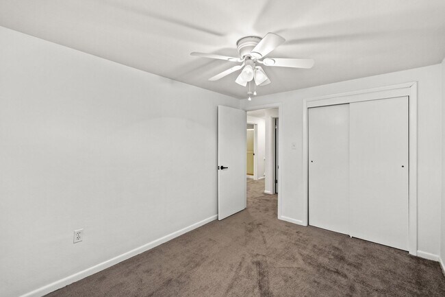 Building Photo - $200 OFF RENT FOR YOUR FIRST THREE MONTHS!...