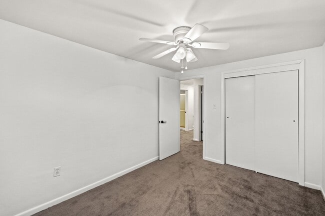 Building Photo - AVAILABLE AUGUST 1ST!! GORGEOUS 3 BEDROOM IN MUNHALL!