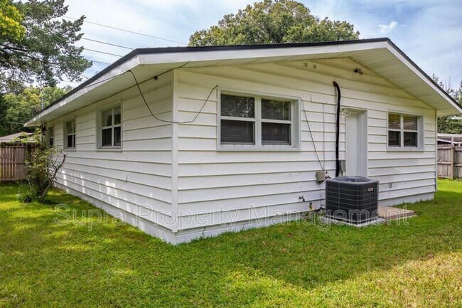 Building Photo - 3805 Anvers Blvd