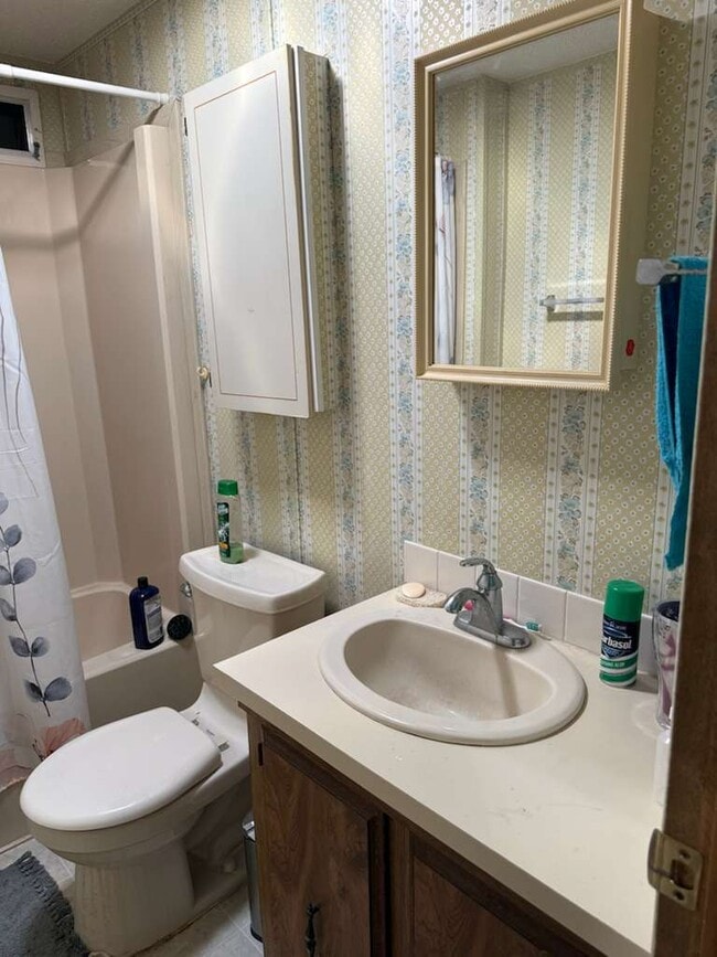 Building Photo - 717 Royal Palm Ave