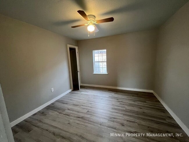 Building Photo - 950 S 10th St