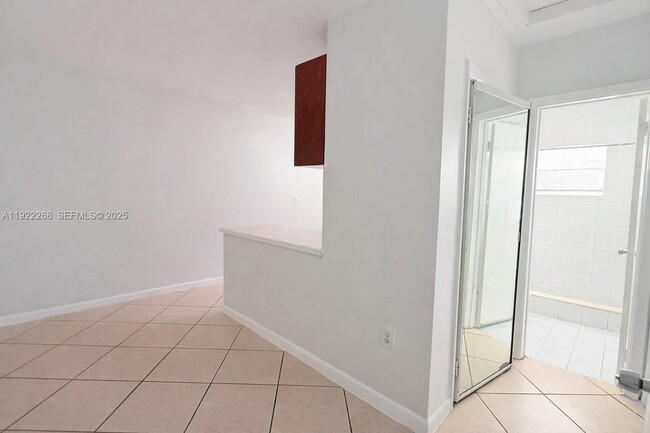 Building Photo - 1525 NE 110th Terrace