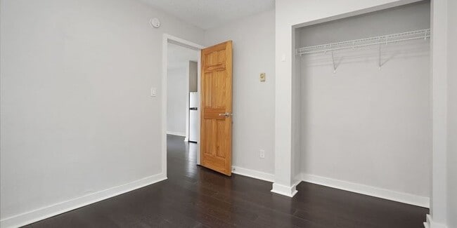 Building Photo - 2037 Walnut St