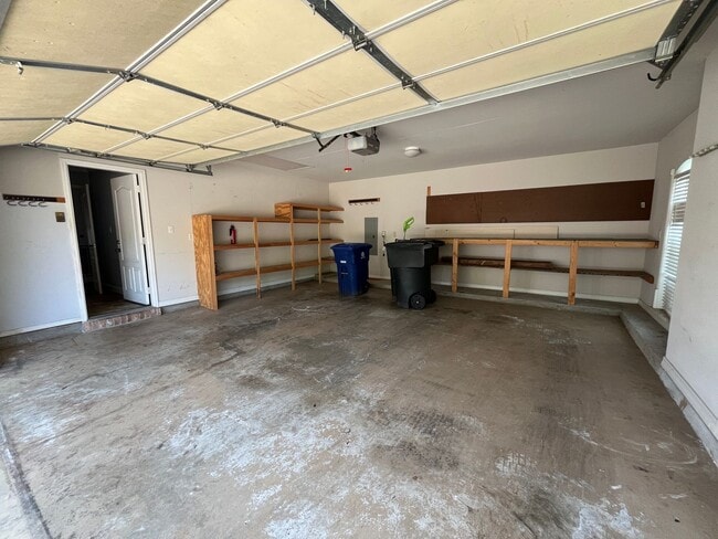 Building Photo - 1050 Azalea Garden Dr