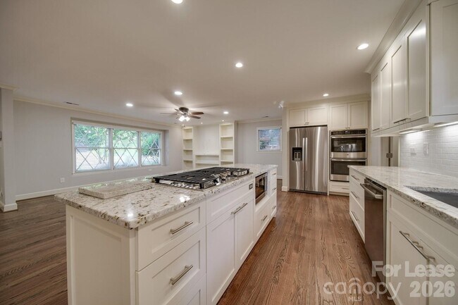 Building Photo - 6700 Castlegate Dr